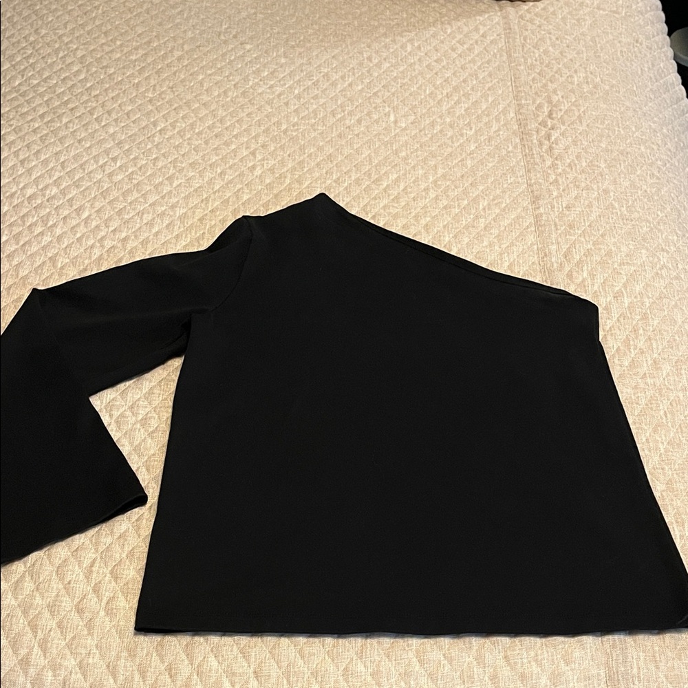 BanaBlack One-Shoulder Top